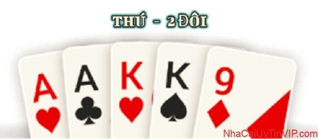Poker Hand của người chơi sẽ có 02 đôi và 01 quân bài lẻ