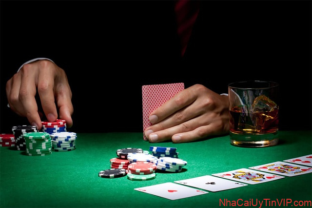 Poker online có nhiều điểm tương đồng so với hình thức chơi truyền thống